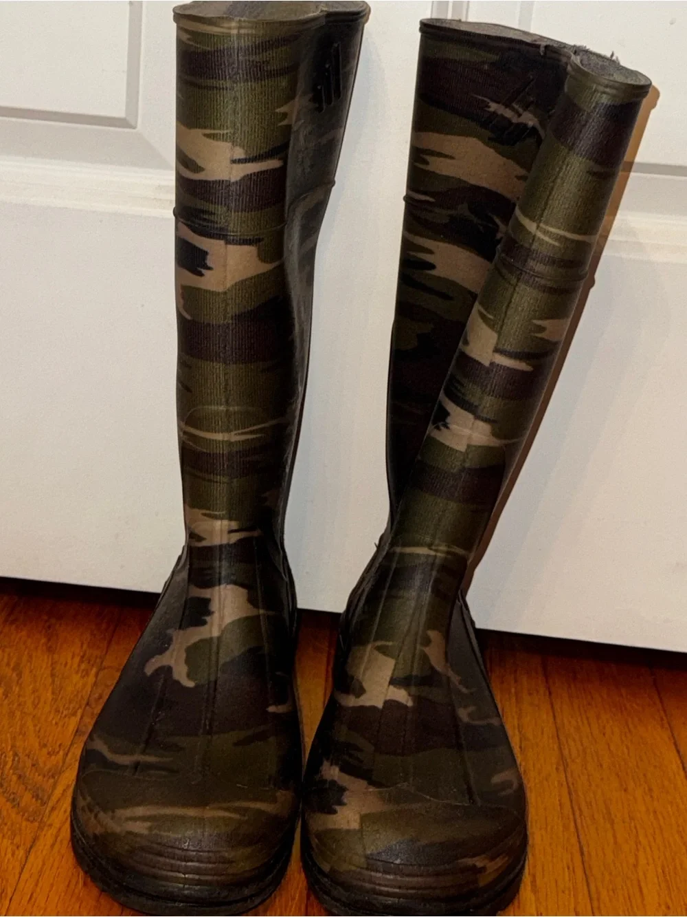 Boy’s Camo Rain Boots Size 5 - EUC